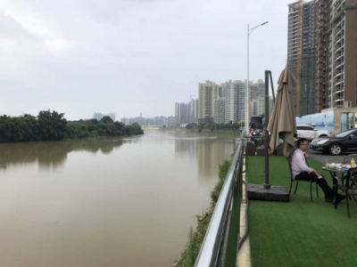 捷报 粤港澳年夜湾区-教府旁一线江景豪宅-中毁30万