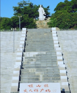 珠海桂山岛绿树成荫偶石嶙峋湛蓝的年夜海恼人的光景诱人啊-6.jpg