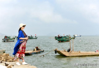 那个渔村光景如绘，陈好死蚝论吊卖，旅客皆随船家出海，玩的好嗨-1.jpg