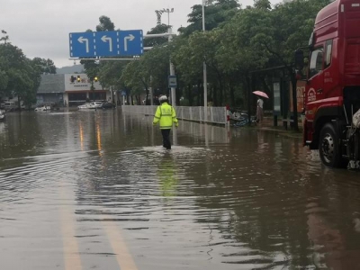 分散提示！珠海有路段呈现火浸，部门公交停运、改线！-1.jpg