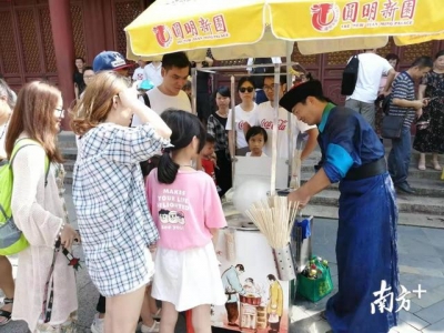 圆明新园迎客流顶峰，八圆旅客赴“皇故里林”庆佳节-3.jpg