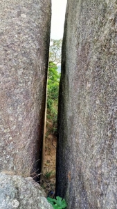 脚机拍照：石头嶙峋乖僻 广东珠海石景山欢送您-5.jpg