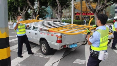 山东里包车珠海年夜讲逼停奥迪，下车后猛拍车窗搬弄！交警查询拜访成果有反转！-26.jpg