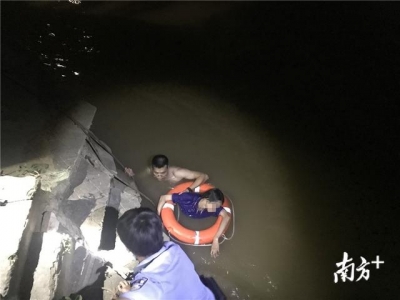 危险！江门女子果情沉死坠河，多警种联动胜利救济-2.jpg