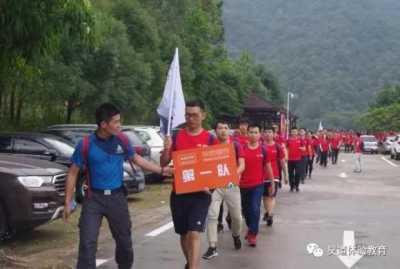 广东银瓶山拓展训练活动,400人团队成功登高,欢呼声响彻山峰-1.jpg