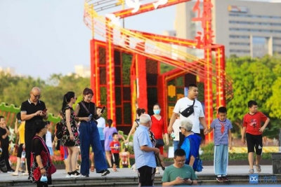 东莞市中间广场安排平面花坛迎国庆，乡管多措并举“绣...