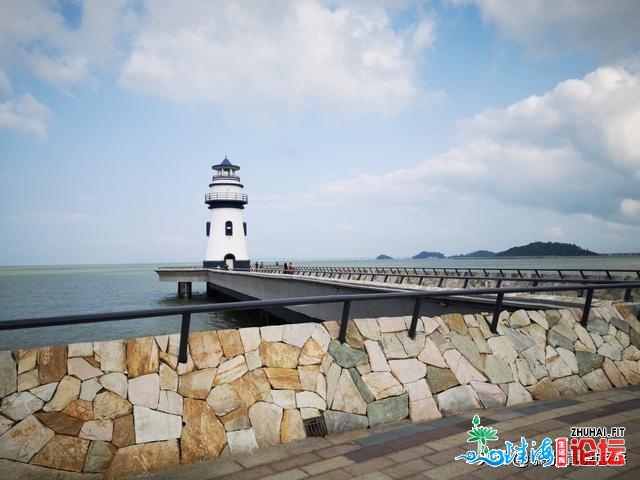 广东珠海那个海滩，景好且免费，有天中海式灯塔，旅客...