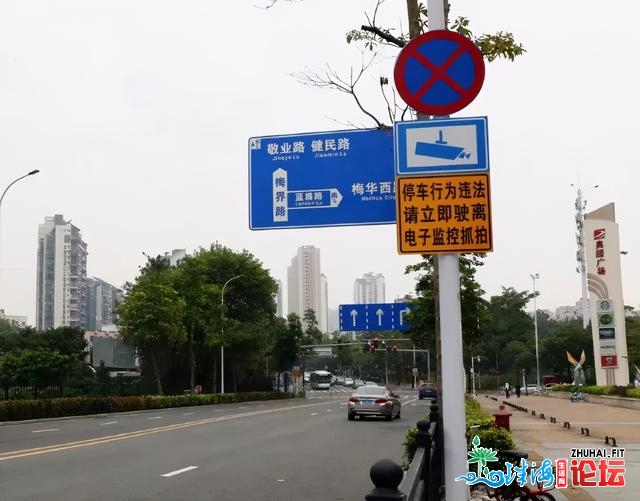 门路拥堵交警又有新招！天上绘一条线便可进步车速！齐...