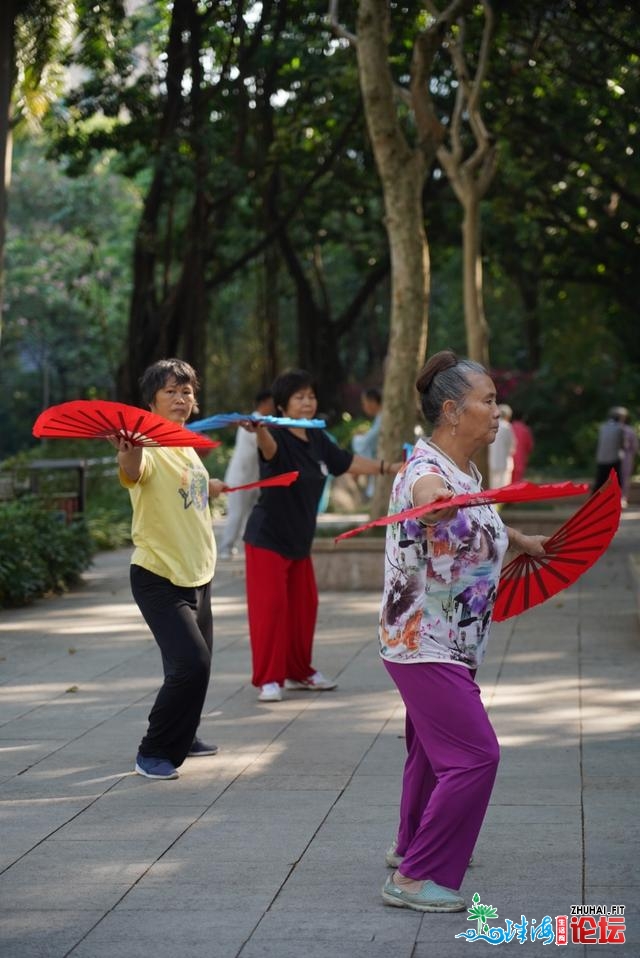 坐冬已至广州仍如夏季，市平易近防晒各出偶招