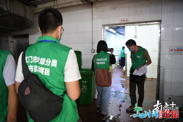 餐厨渣滓分类了吗？江门市平易近察看团走进酒楼商圈