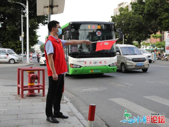 明天，我们发回了轻飘飘的奖牌，来日诰日，我们借要持续……