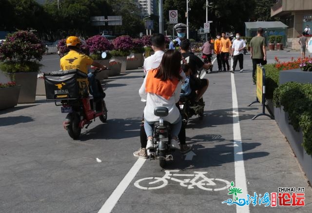 重面提示骑车人！深北年夜讲那个路段宽禁停放非灵活车