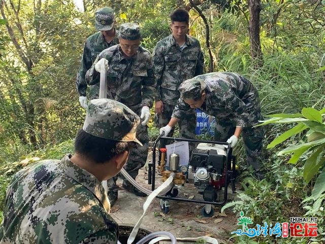 珠海市喷鼻洲区展开初次“人机协同”丛林消防练习训练，曲降...