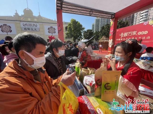 广州巾帼力气助脚工艺品从小做坊走背年夜湾区市场