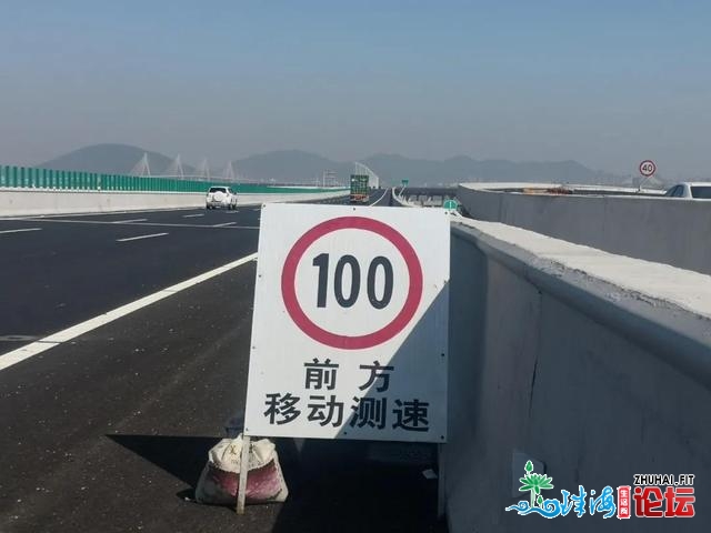 洪鹤年夜桥限速100km/h，那司机为赶来机场，成了2021开年超速...