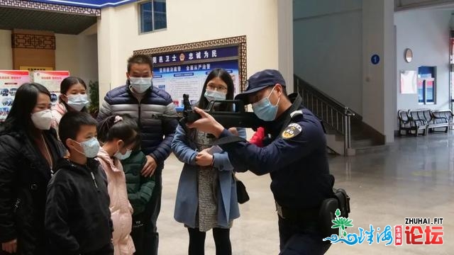 庆贺中国群众差人节｜市平易近进万江警营体验，赞：群众警...