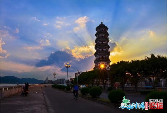 肇庆十佳夜景欣赏舆图片展：带您明白瑶池夜肇庆