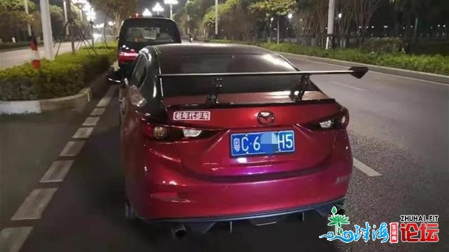 一辆“老年月步车”把马路当赛车场，轰叫声响彻几条街...