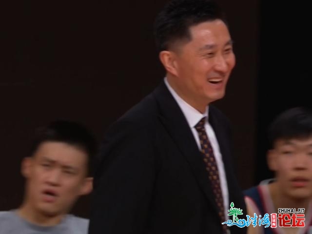 中国男篮25年第1记载！广东半场好2分破100，杜锋畅怀年夜笑