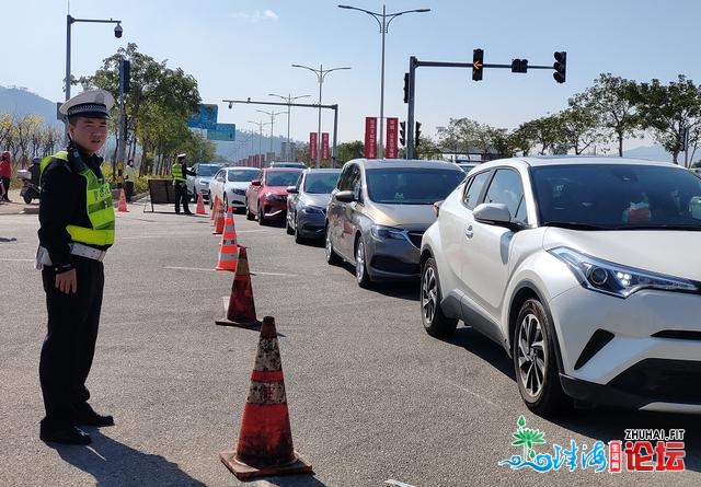 年头一那些路车多忙碌！看情侣路日月贝、板樟山、金台...