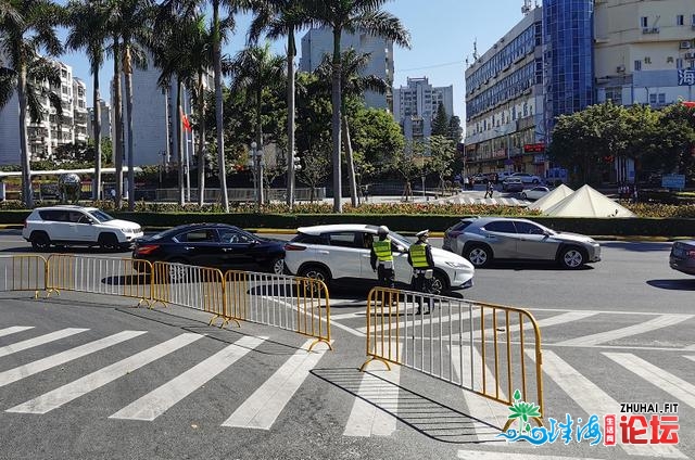 年头一那些路车多忙碌！看情侣路日月贝、板樟山、金台...