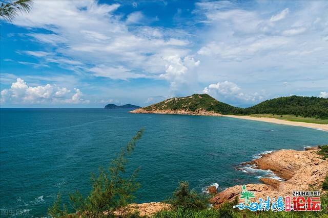 惠州单月湾景区，一静一动的单月型海湾，雄丽壮不雅