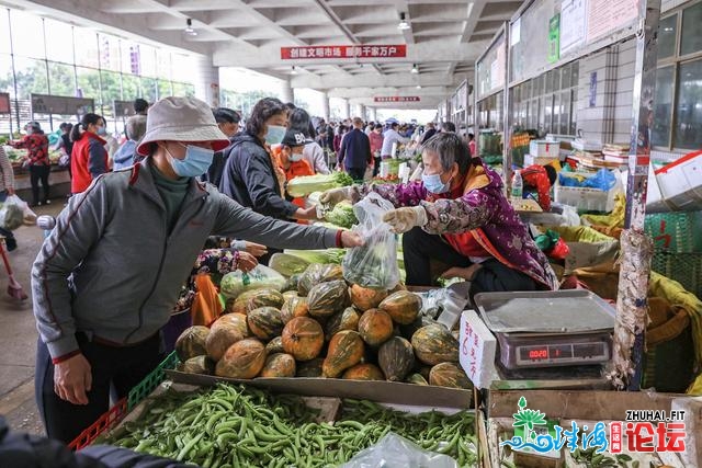 深圳人购年货挤爆农贸商超！摊档商贩支钱数得手硬-4.jpg