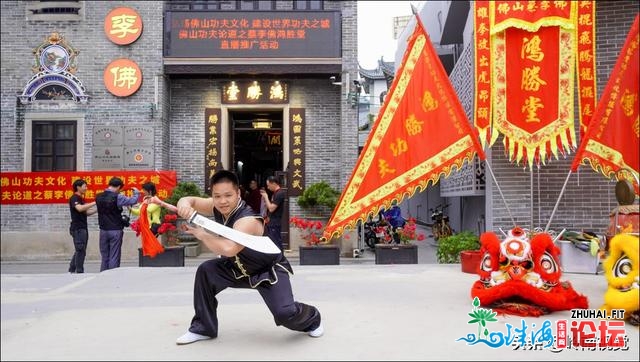 迎元宵，市平易近到场体验佛山工夫魅力