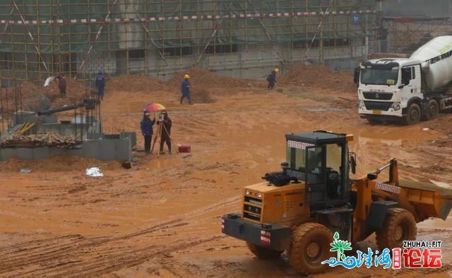 抢好天、抓雨天！新区那所黉舍正齐速促进，估计6月完工...