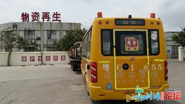 幼女园校车没有购保险、没有年检！交警坐没有住了！教师却道...