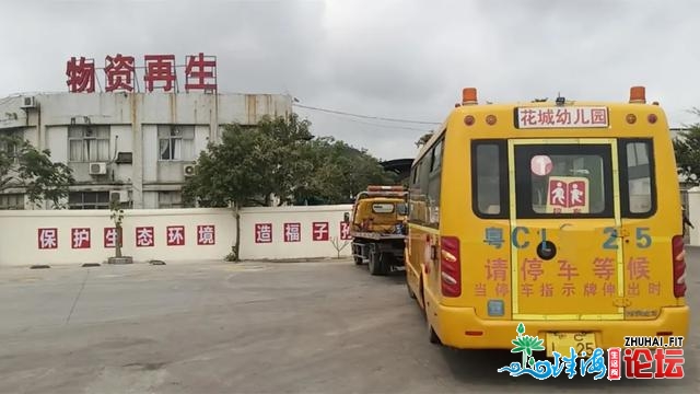 幼女园校车没有购保险、没有年检！交警坐没有住了！教师却道...