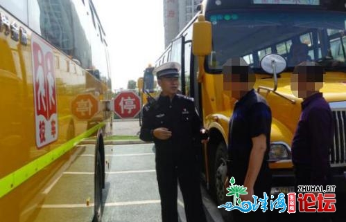 幼女园校车没有购保险、没有年检！交警坐没有住了！教师却道...