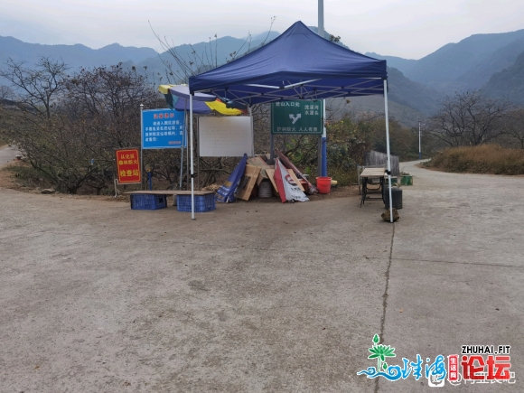 一小我私家止走广州从化桂峰山,雨天起年夜雾霾山顶有面差别