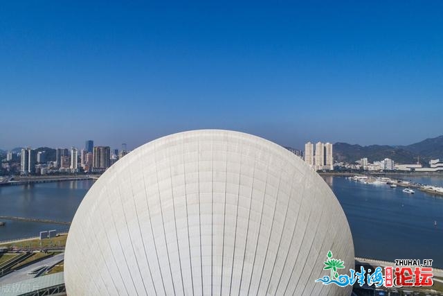 珠海网白修建挨卡：日月贝年夜剧院，海边的气味