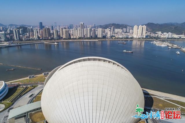 珠海网白修建挨卡：日月贝年夜剧院，海边的气味