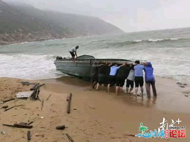 珠海下栏港海疆演出警匪逃逐年夜战，五名私运怀疑人弃船...