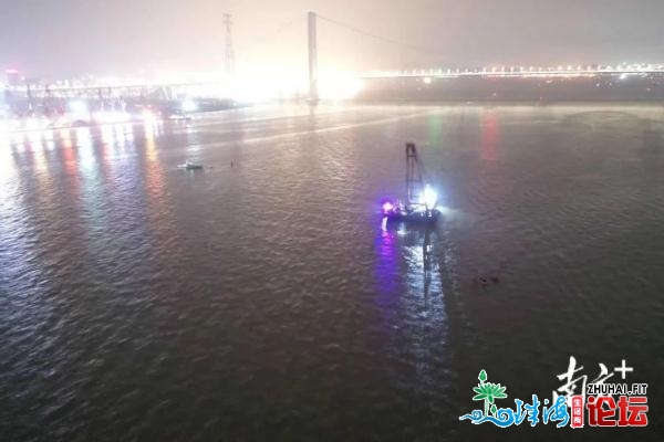 广东海疆一集货船被年夜型货轮碰沉，海里呈现年夜片油污