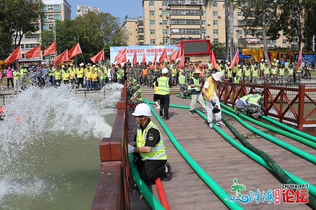 广东省珠海市喷鼻洲区军天协同展开三防应抢救援练习训练举动