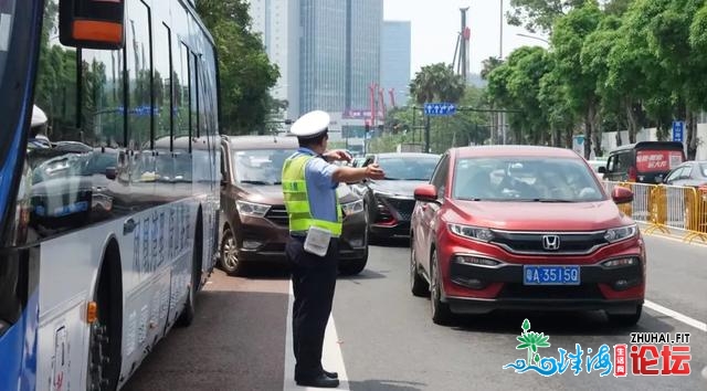 珠海那些路被车流展谦，交警齐警上路连结流通！将来几...