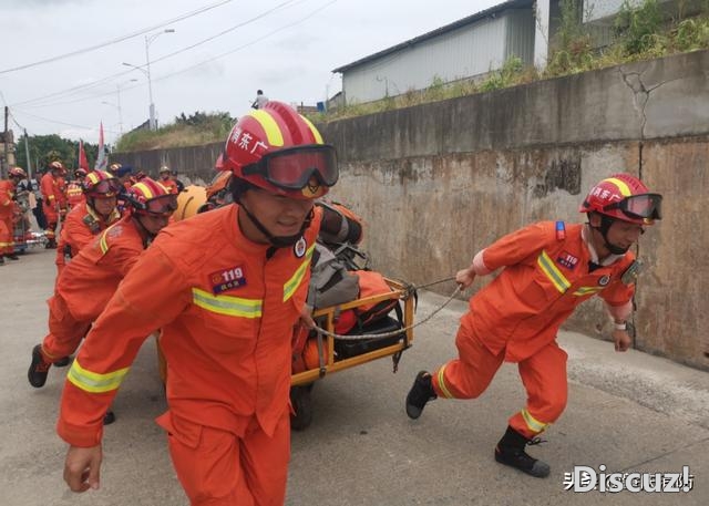 36小时昼夜奋战挑战极限 肇庆消防开展地震救援拉动演练