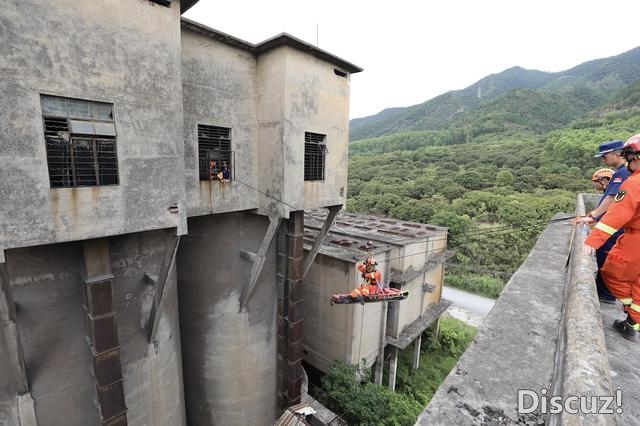 两天一夜！肇庆消防展开地动救济真战推动练习训练