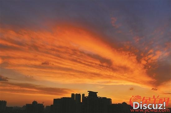 羊乡天空朝霞霸屏 古起广东雷雨频仍、酷热连续