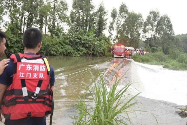 广东江门台山强降雨26名驴友被困山洪，2人罹难-3.jpg