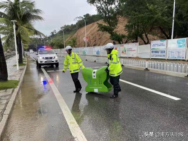 尽力防备台风“圆规”——珠海交警对情侣路等路里施行暂时交通管束-1.jpg