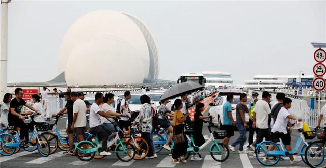 珠海情侣路再立异下！从早到早皆塞谦！最白景面竟是她！-22.jpg