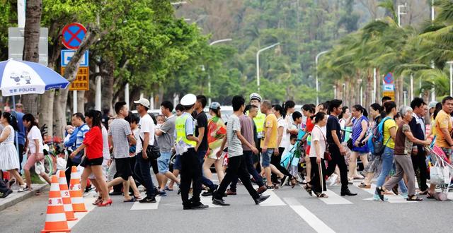 珠海情侣路再立异下！从早到早皆塞谦！最白景面竟是她！-28.jpg