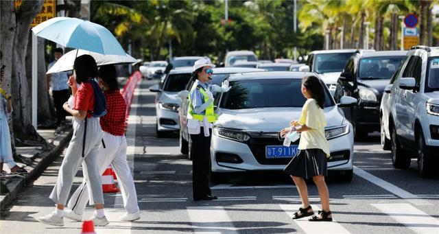 珠海情侣路再立异下！从早到早皆塞谦！最白景面竟是她！-30.jpg