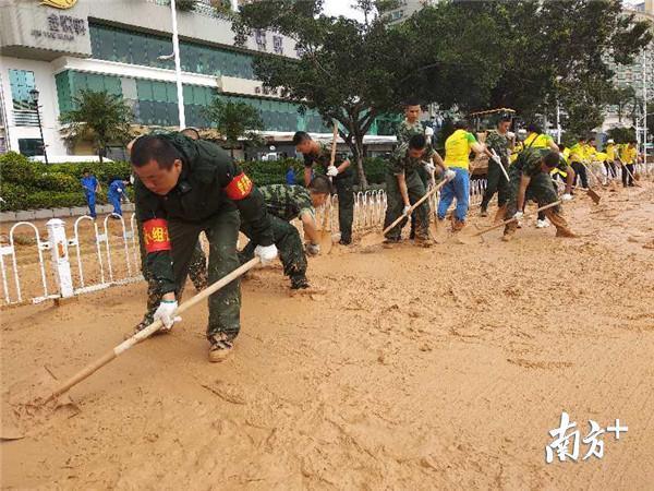 视频｜访问珠海情侣路建复一线，看都会手刺怎样规复风度-4.jpg