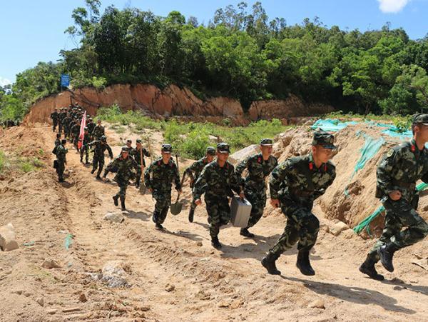 武警民兵告急投进广东珠海石景山地道施工段透火变乱抢险救济-1.jpg