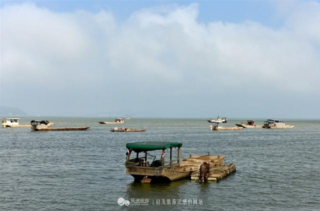 那个渔村光景如绘，死蚝陈好，旅客坐渔船出海嗨-2.jpg